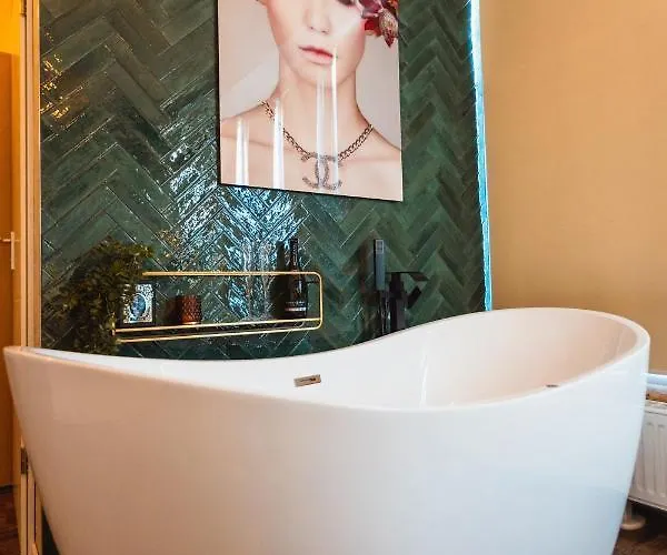 Apartment Time Out 2 *